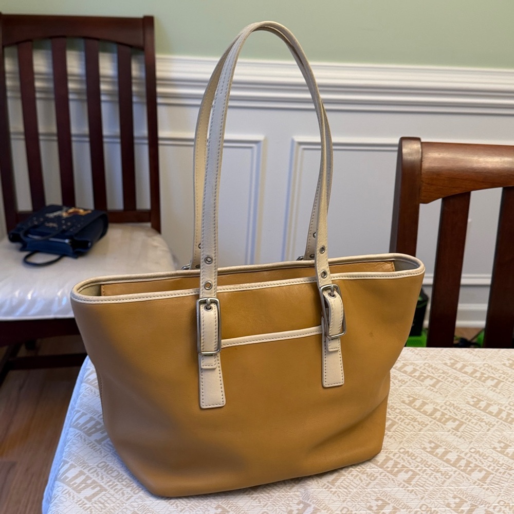Coach Vintage legacy West Market Medium Sized tote❤️